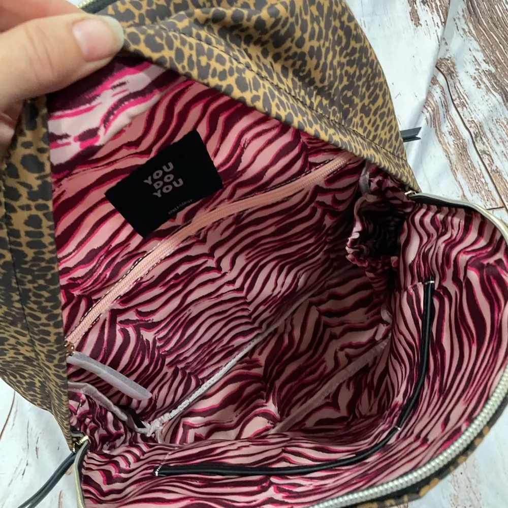 NWOT STELLA & DOT LADY BOSS TWO IN ONE CHEETAH PRINT SHOULDER BAG BACKPACK - Image 8