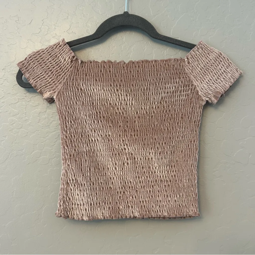 ⭐️Urban Outfitters Light Before Dark mauve velvet smocked crop top size small - Image 2