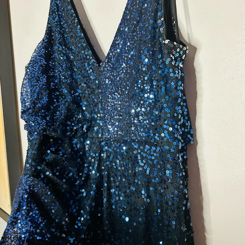 BADGLEY MISCHKA Women's Black Blue Sequins V-Neck Mesh Ombré Astor Gown Size 16 - Image 11