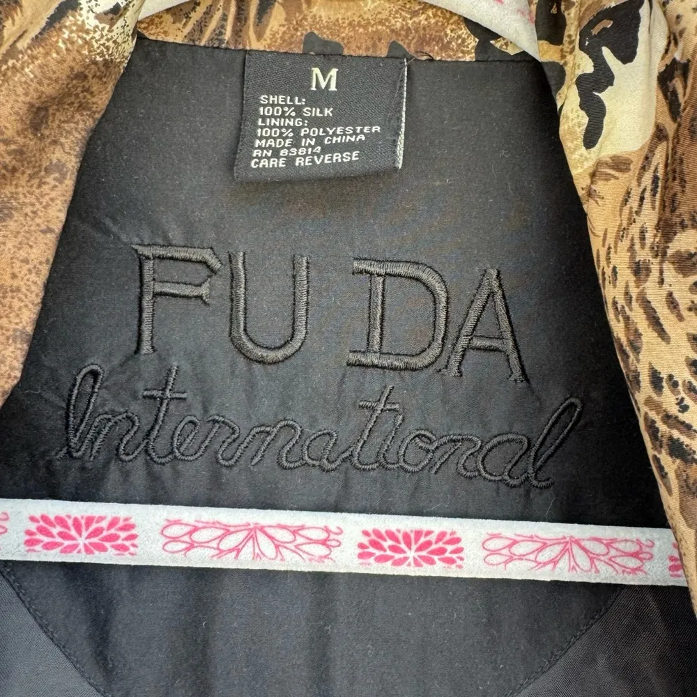 FUDA INTERNATIONAL Vintage Animal Print Tiger Silk Bomber Jacket Size Medium Black - Image 4