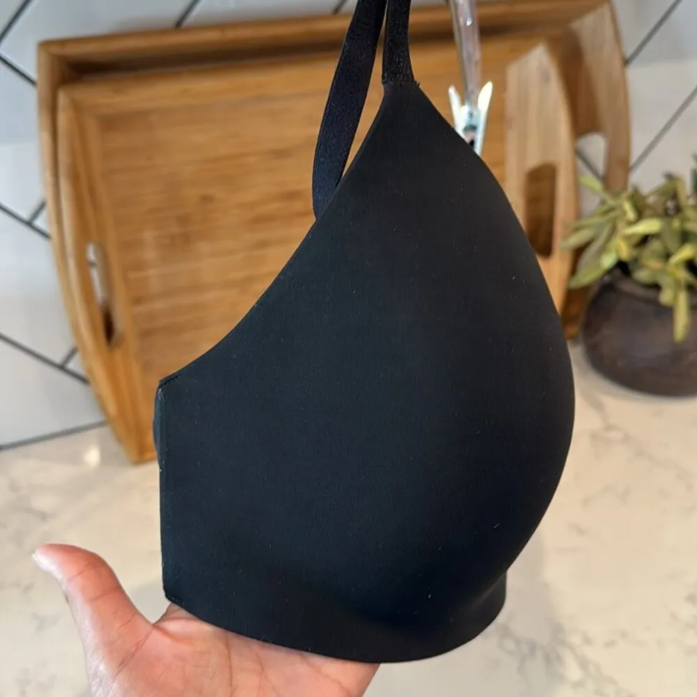 Victoria’s Secret black t-shirt lightly lined wireless bra 32DDD closet staple - Image 3