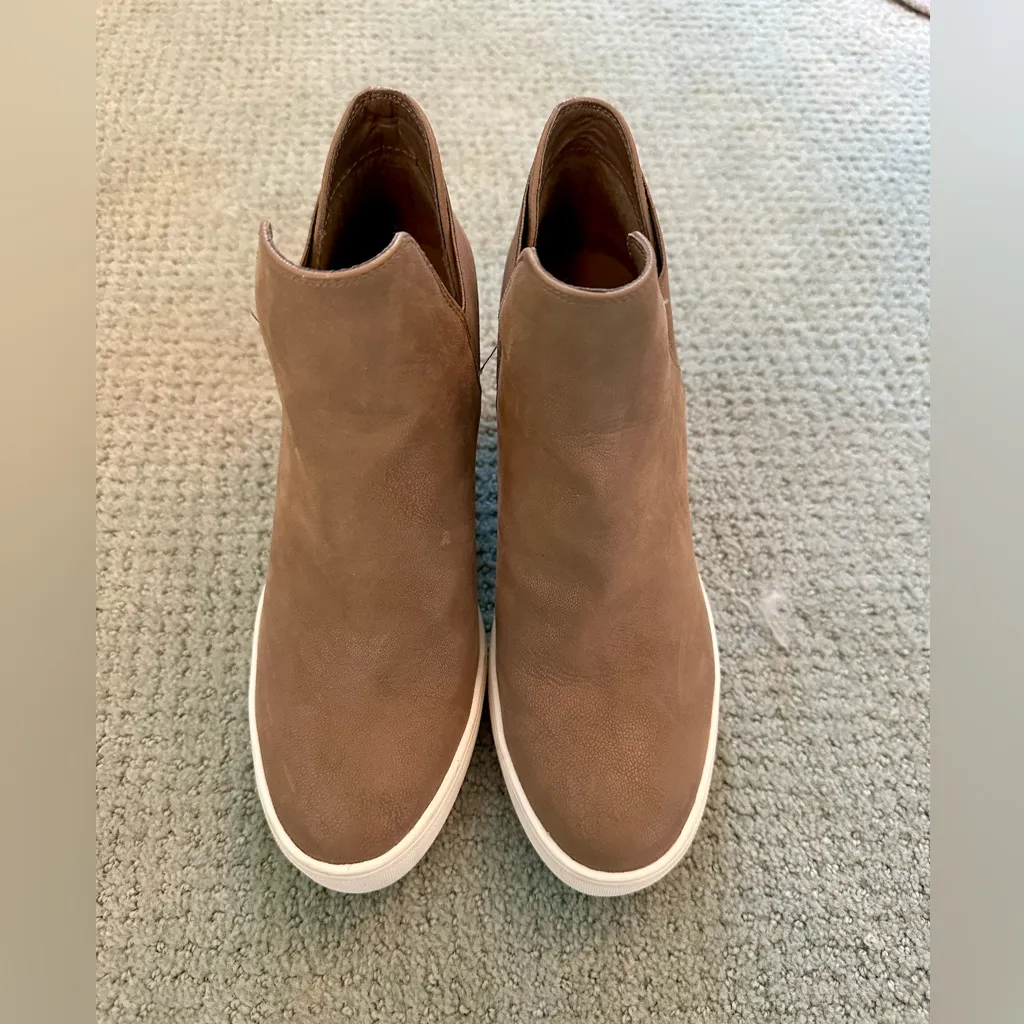 Maurices - Adorable Suede Tan and White Booties - Brand New! - Image 3