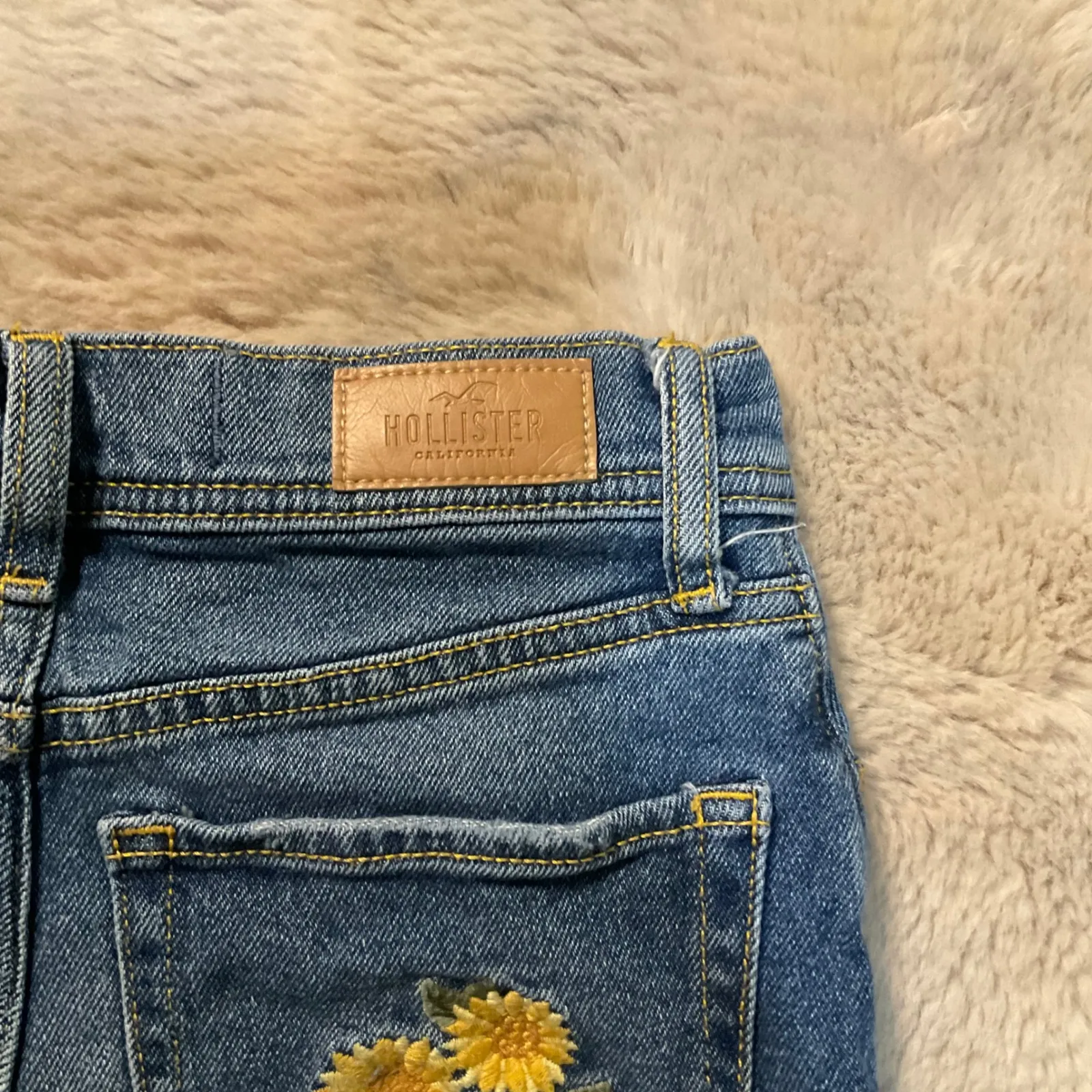 Hollister Denim Shorts Sunflower Embroidered Size 23 00 Womens Blue Raw Hem Dist - Image 9