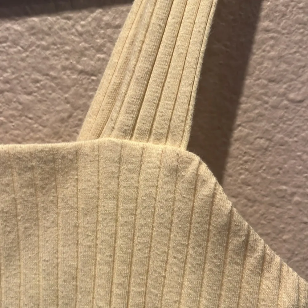 American Eagle Women’s Ribbed Cropped Tank Top Medium pale Butter Yellow - Image 3