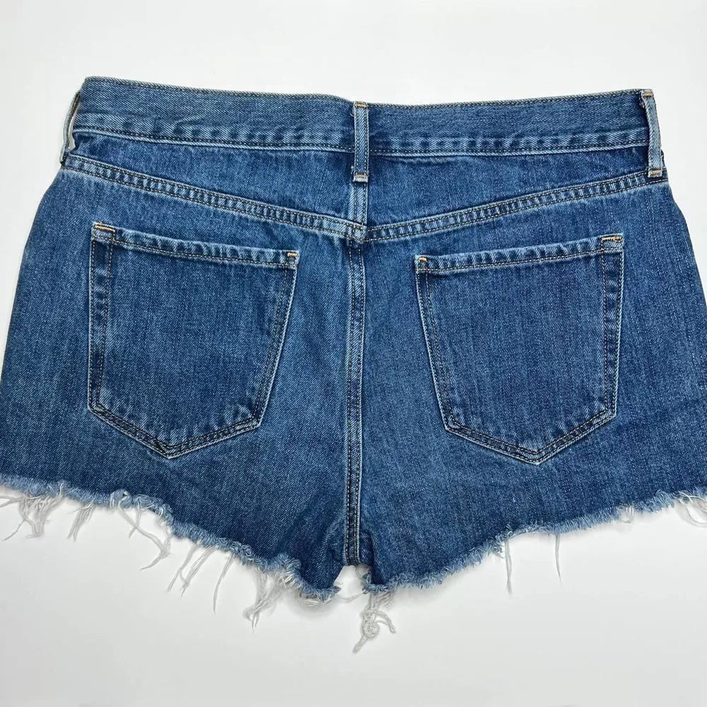 Old Navy Cutoff Boyfriend Denim Star Embroidered Jean Shorts Size 6 - Image 2