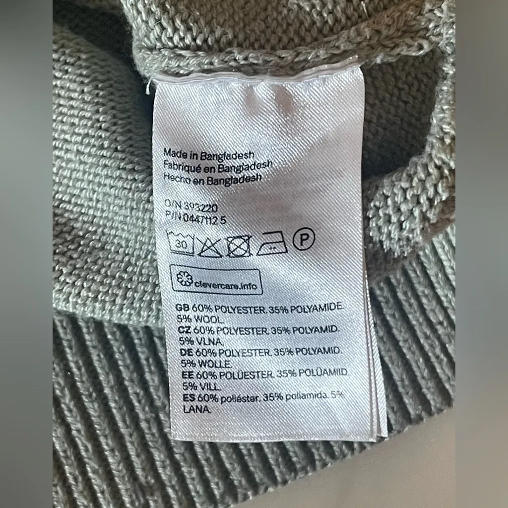 H&M Women’s Sage Green Knit Sweater Size Small Crewneck Pullover Cozy Casual - Image 6