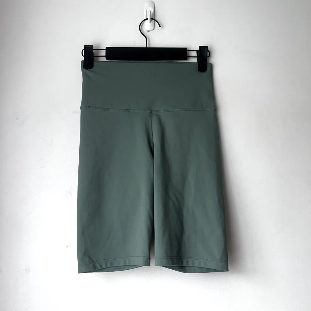 Carbon38 High Rise Cloud Compression Biker Shorts in Jade Green S - Image 6