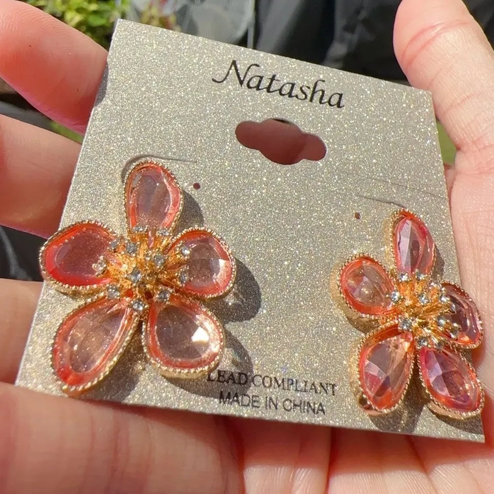Natasha Gold tone Pink crystal flower earrings stud - Image 2
