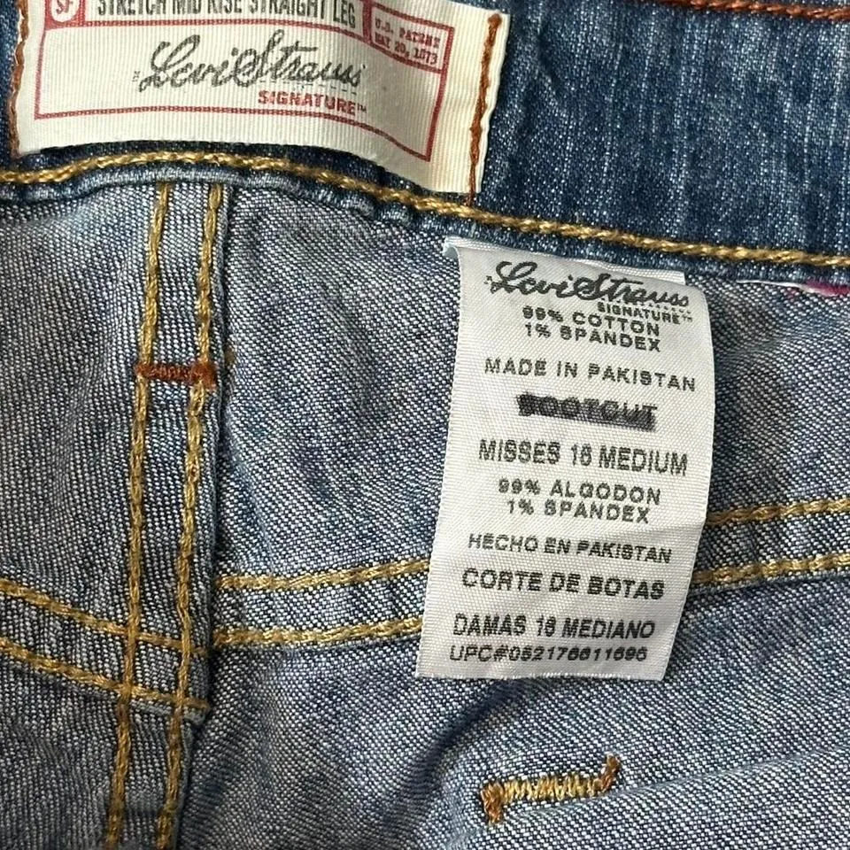 Y2K Levi's Signature Stretch Mid Rise Straight Leg Jeans‎ - Image 4