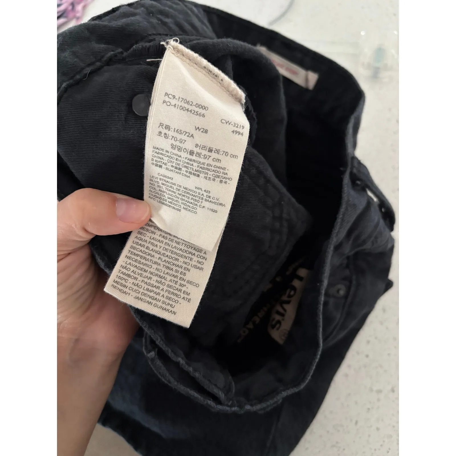 Levis Ribcage Shorts Womens‎ 28 Black Denim Edgy Classic Casual Preppy - Image 5