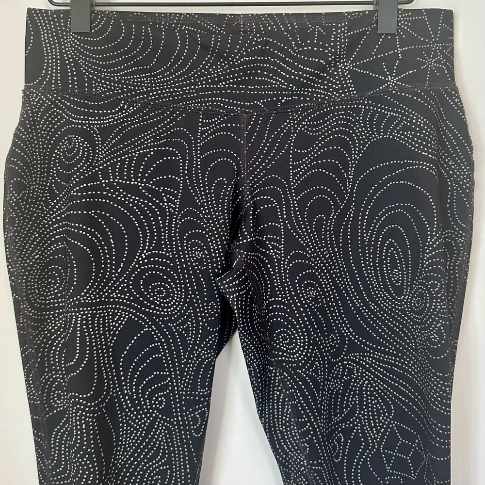 Mossimo Supply Co. Black and White Patterned Leggings - Image 4