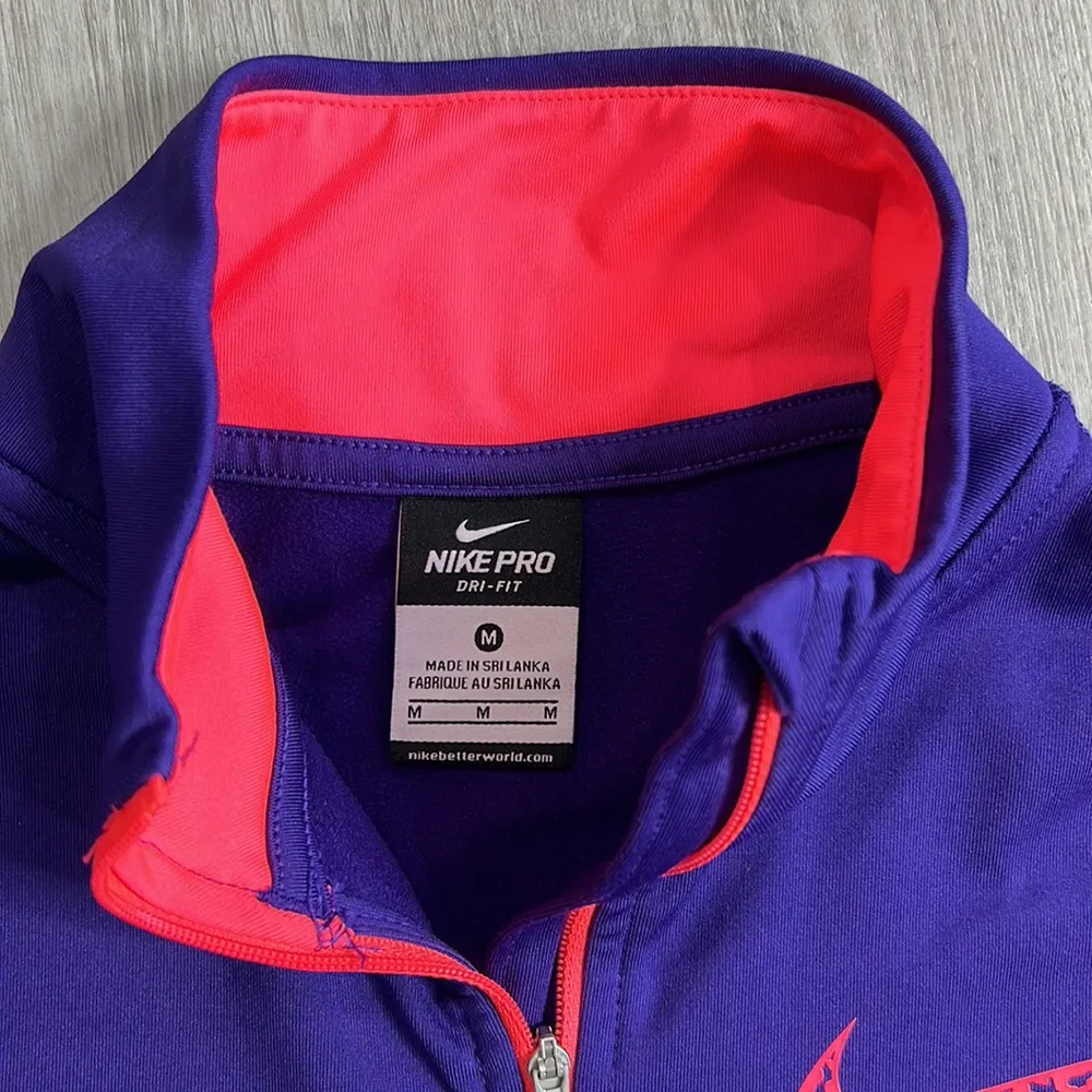 Nike • pro drifit half zip long sleeve with thumbholes - Image 9
