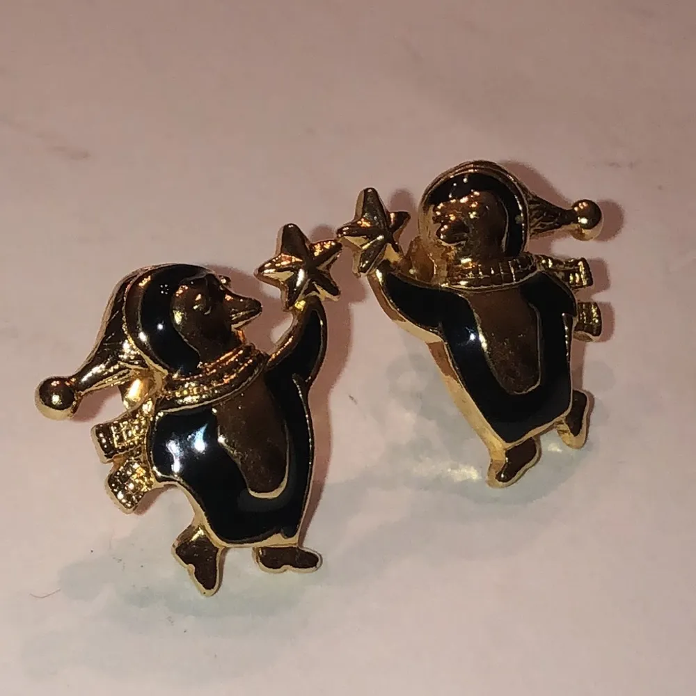 Avon Vintage Gold Tone Retro Black Enamel Penguin Pierced Earrings - Image 3