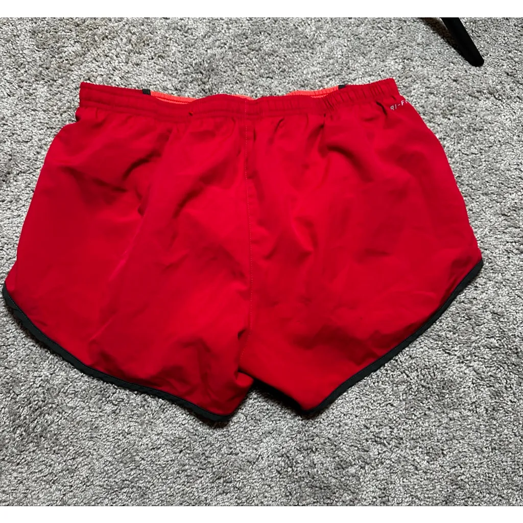 Nike Red Athletic Shorts M - Image 2