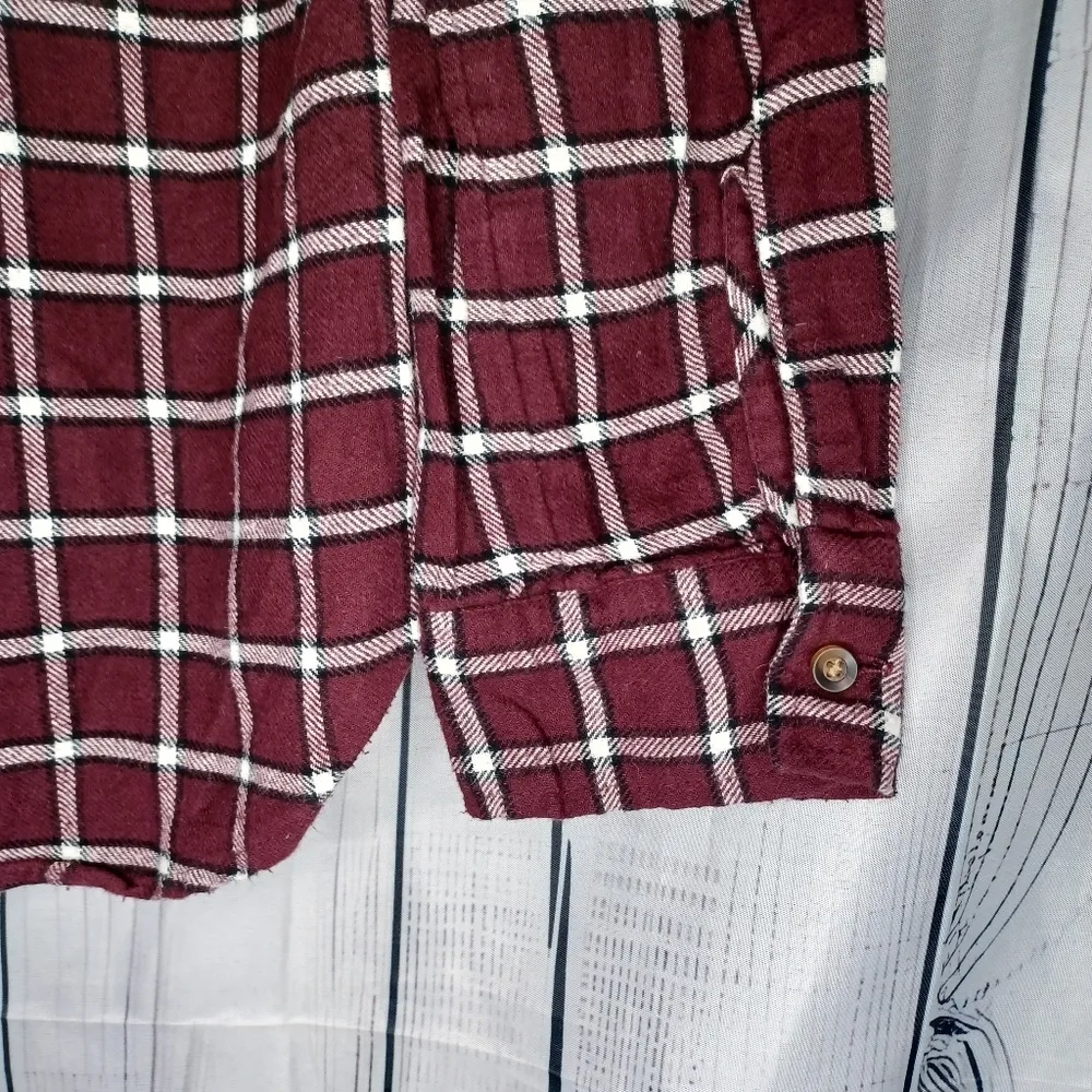 Hollister Women's Burgundy Plaid Casual Flannel Shirt - Image 8