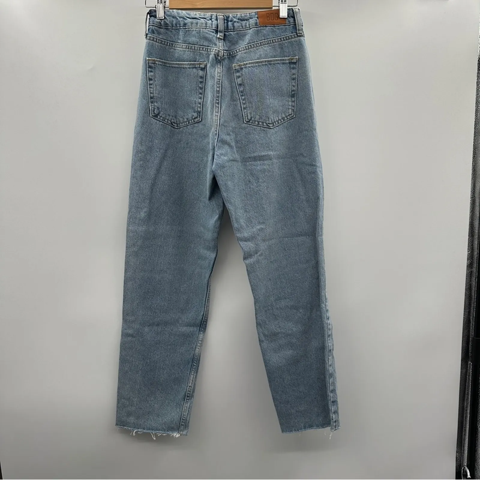 Urban Outfitters BDG Pax High Rise Light Wash Distressed Raw‎ Hem Ankle Jeans 27 - Image 5