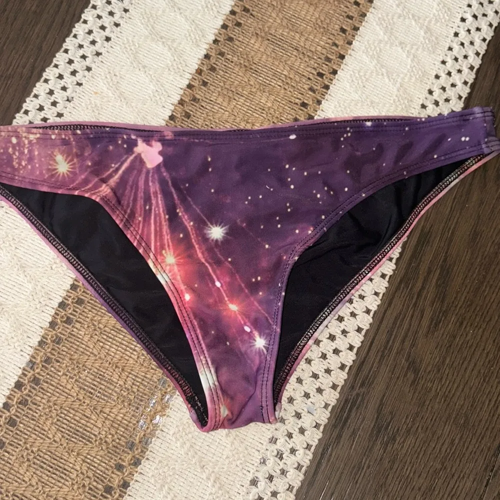 Wildfox Vintage Space Cadet Peekaboo Bikini Sz Lg preloved - Image 5