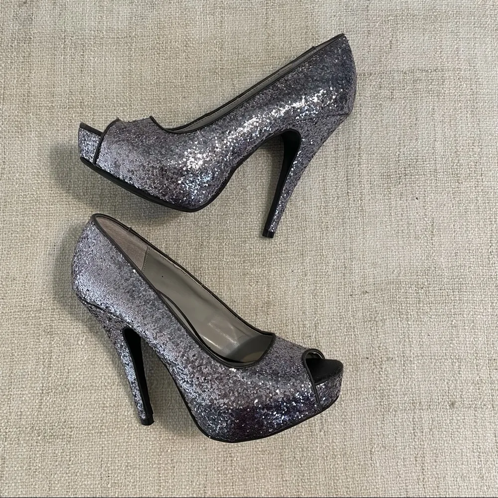 Vera Wang White Collection Open Toe Silver Glitter Heels Size 7 - Image 3