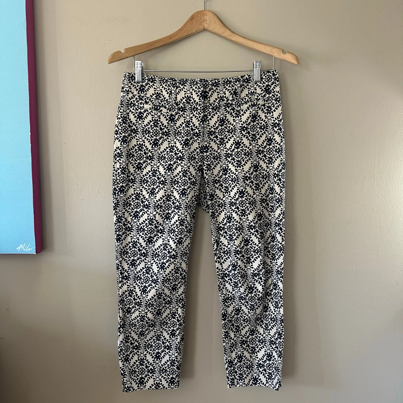 LOFT Floral Pattern Julie Capris Size 0P - Image 2