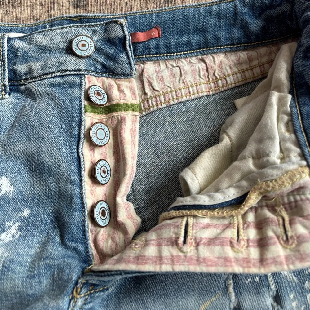 Anthropologie Pilcro Distressed Denim Women's Jean Shorts Size 25 - Image 5