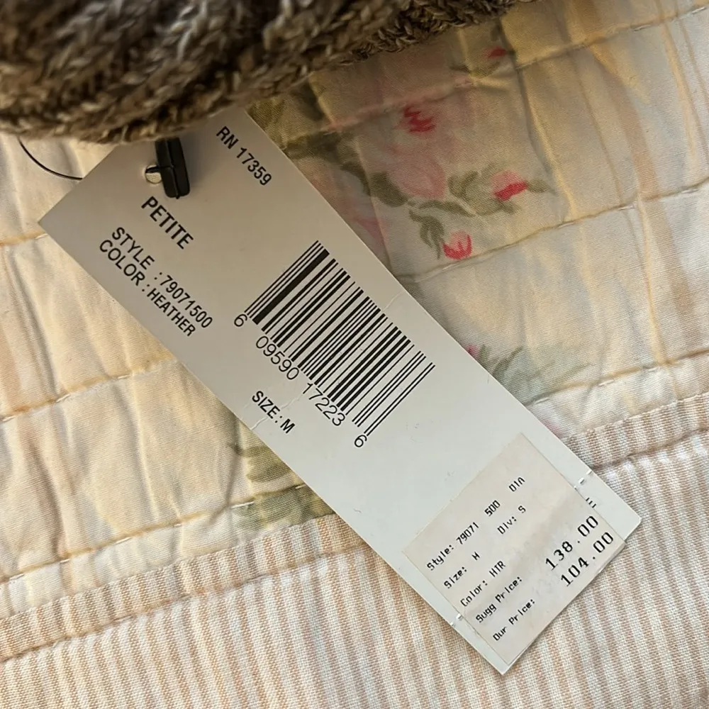 Ellen Tracy medium petite soft wool sleeveless sweater - Image 6