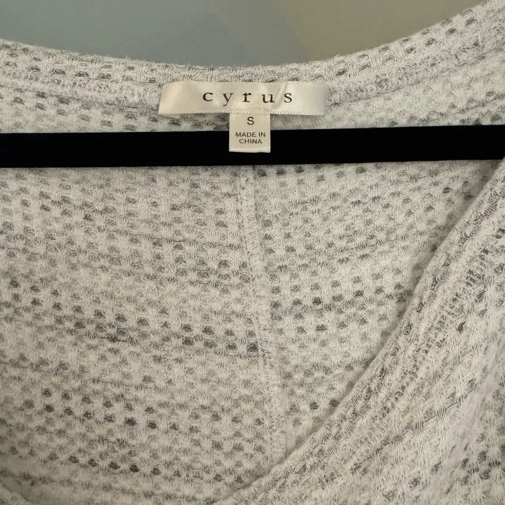 Cyrus Women's Oversized Knit Top Cream Gray Long Sleeve Casual - Image 4