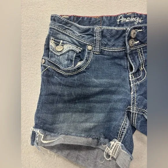 Amethyst Jeans Juniors Size 3 Cuffed Hem Denim Shorts Flap Pocket Design - Image 2
