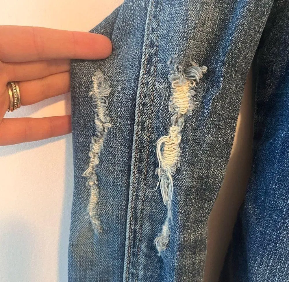 FOREVER 21  Medium Wash Distressed Denim Jacket Size Small - Image 6