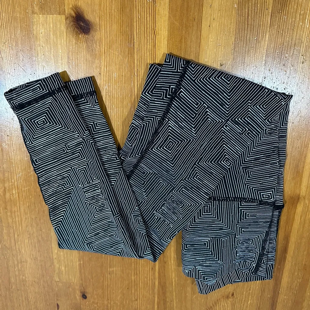 lululemon athletica Black and White Patterned Leggings - Image 7