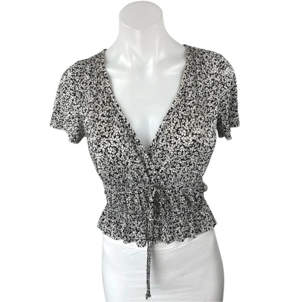 Pull&Bear Monochrome Floral Top Size Small with Front Tie Detail Black - Image 3