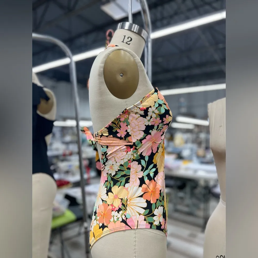 Shade & Shore Women's Halter Keyhole Bandeau One Piece Swimsuit M 8-10 - Image 9