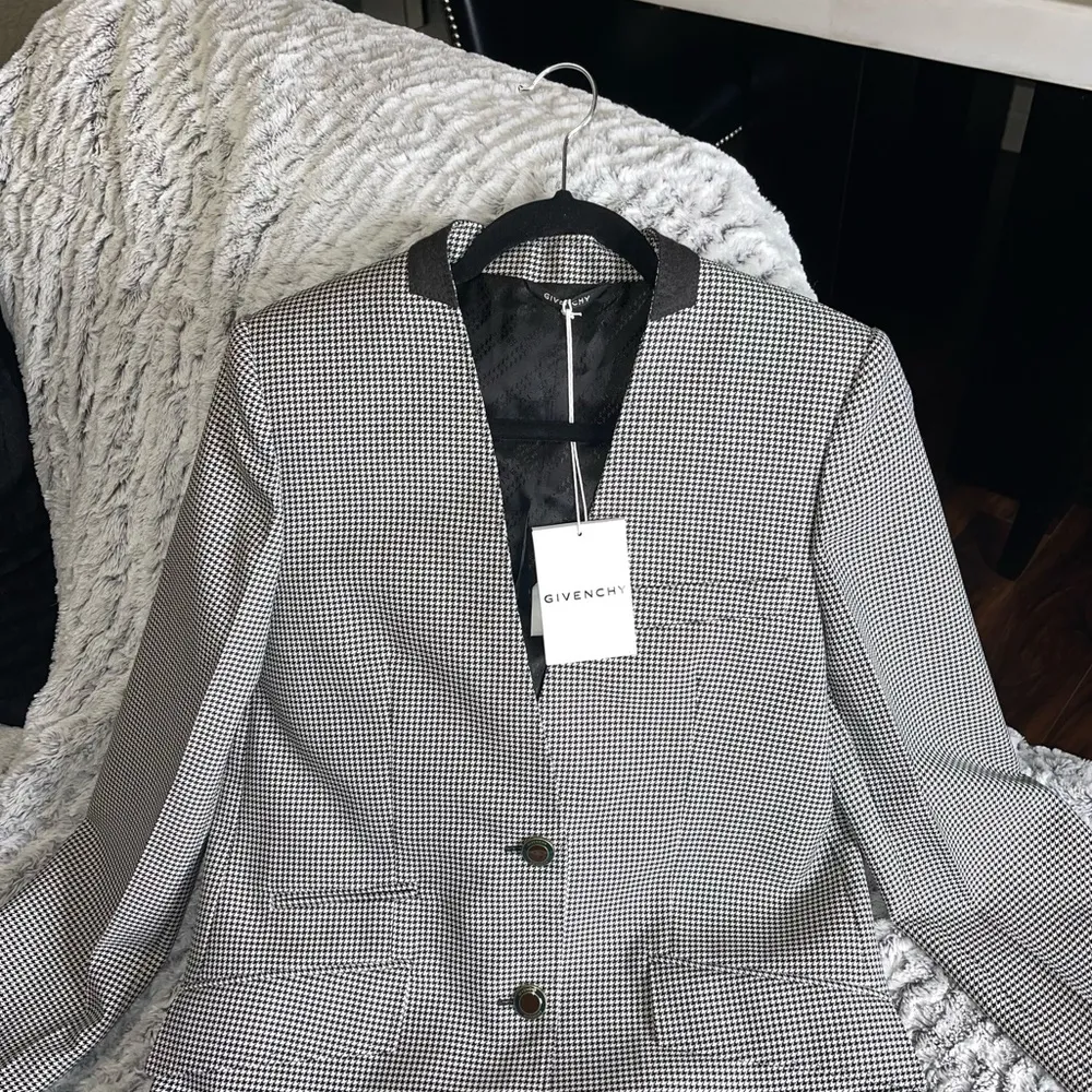 Givenchy Collarless Houndstooth Print Blazer In Black - Image 5