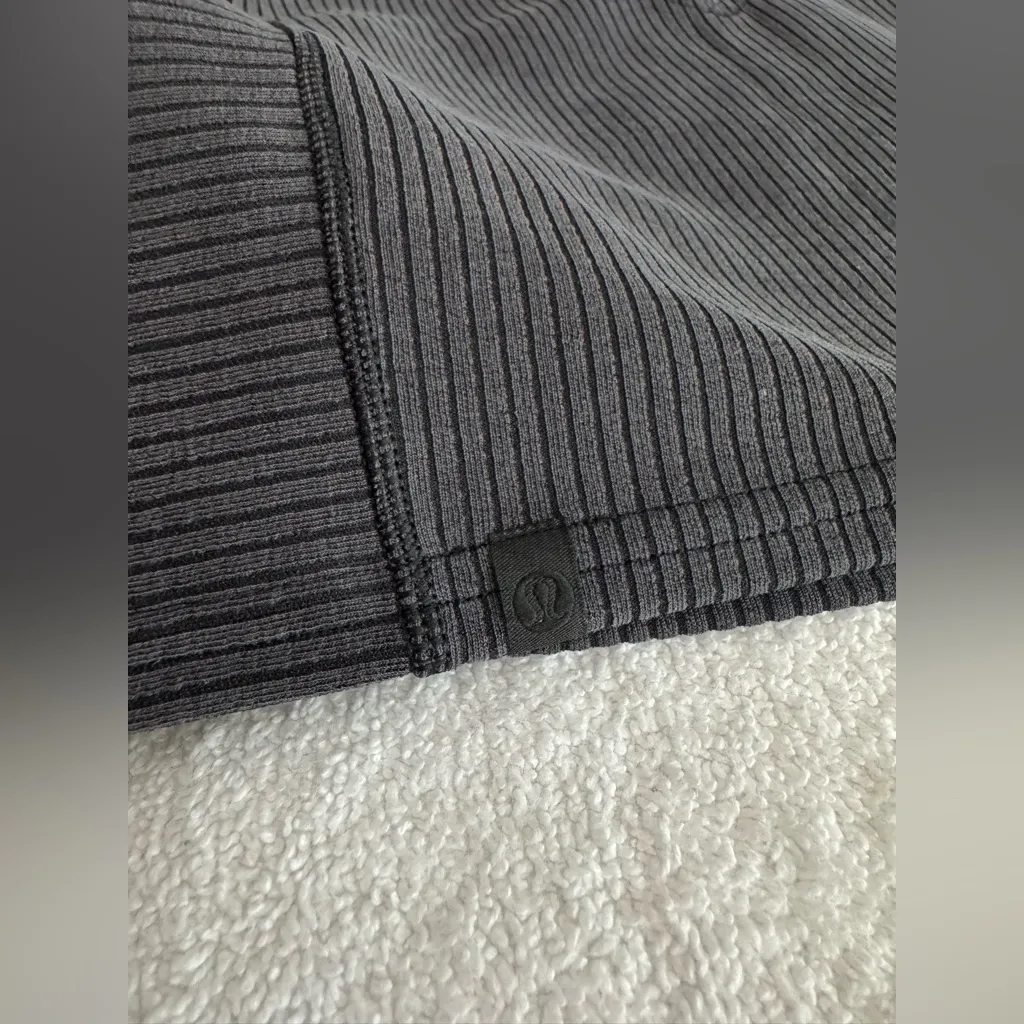 $58 Lululemon Softstreme Ribbed Cropped Tank Top Black Grey 6 S XS - Image 4