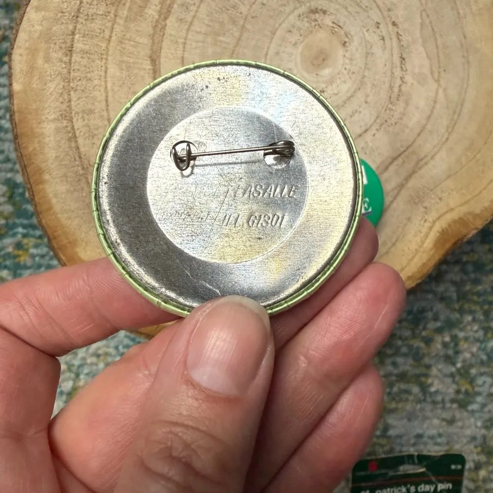 Set of vintage St Patrick’s Day Kiss Me clothing accessories pins Green - Image 3