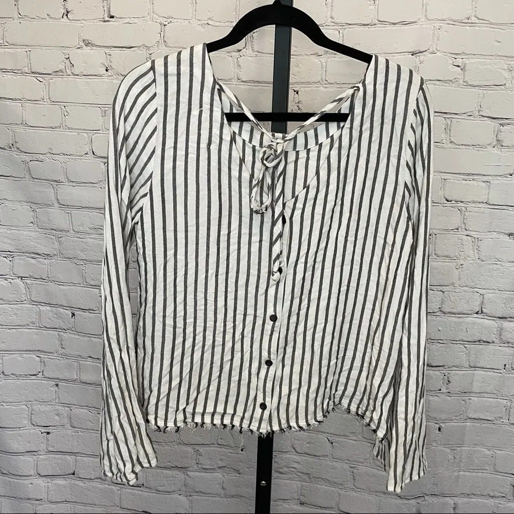 Cloth & Stone Anthro Evereve Strip V Neck Top - Image 4