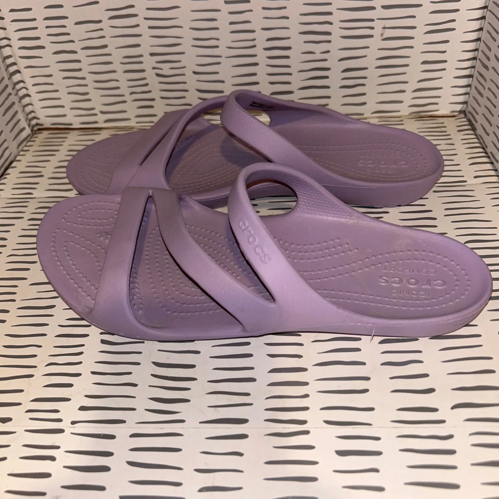 Crocs Women 9 Lavender Kadee Strappy Comfort‎ Flat Sandals Beach Vacation Resort - Image 2