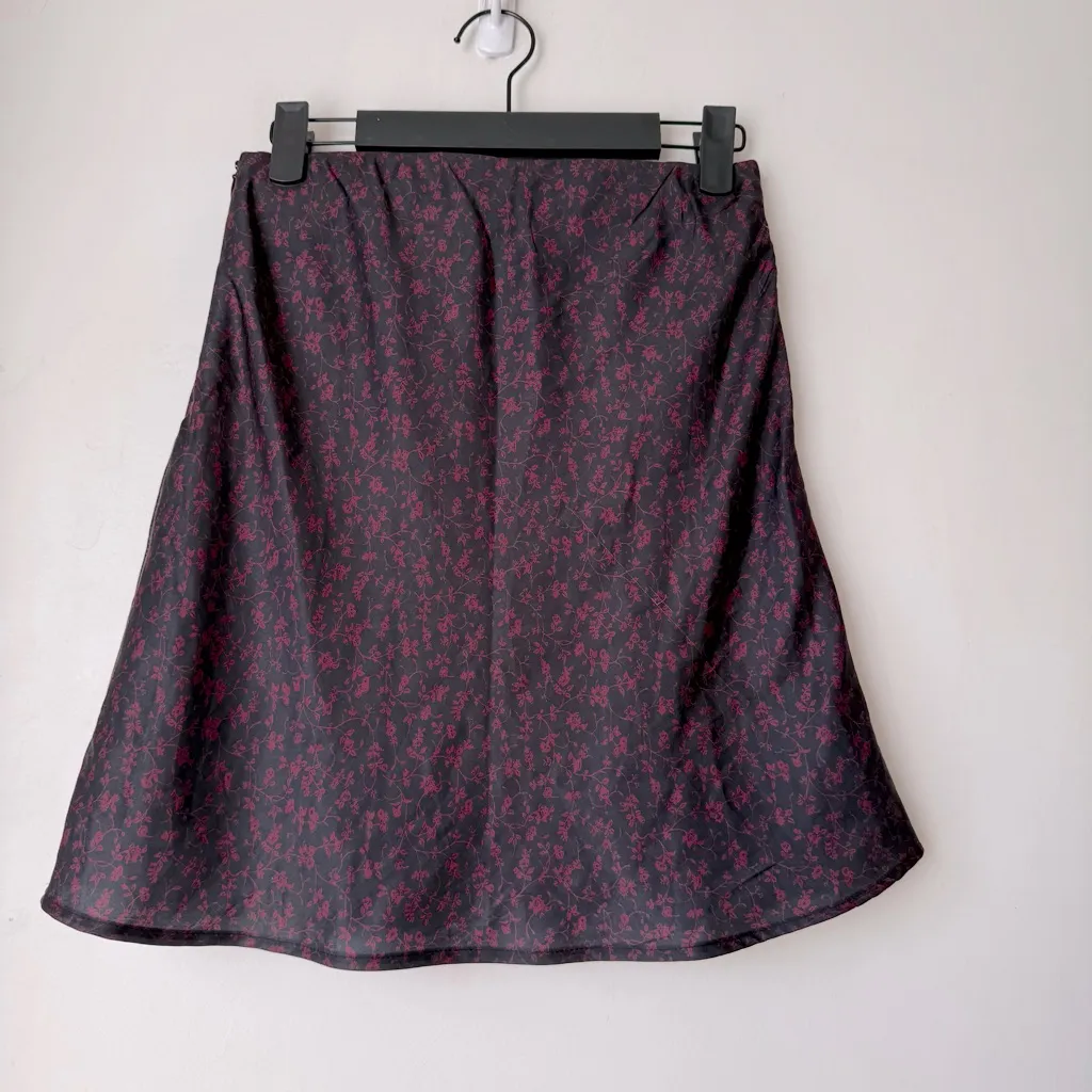 Urban Outfitters Rosa Black & Burgundy Floral Satin Mini Skirt S - Image 5