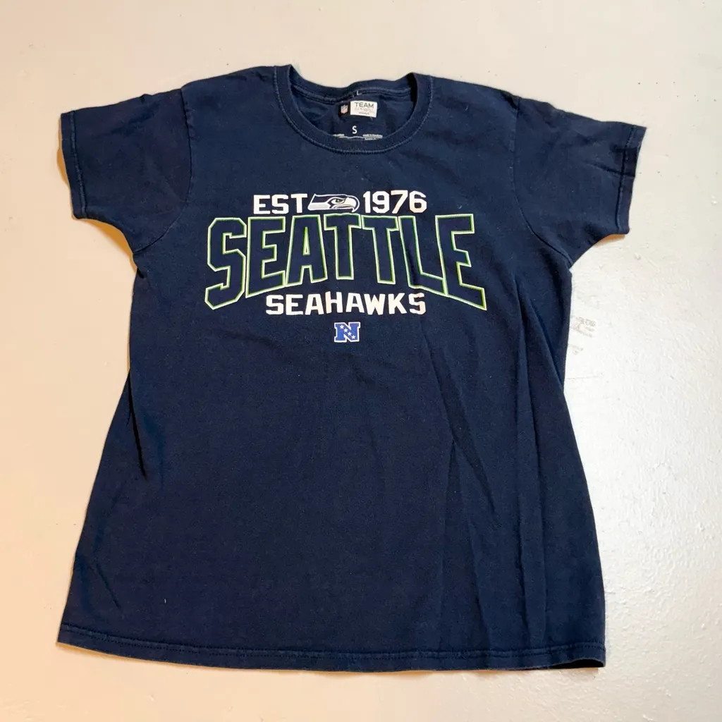 Seattle Seahawks Women’s Small Blue Green T-shirt Bundle Scarf Football NFL 12 - Image 4
