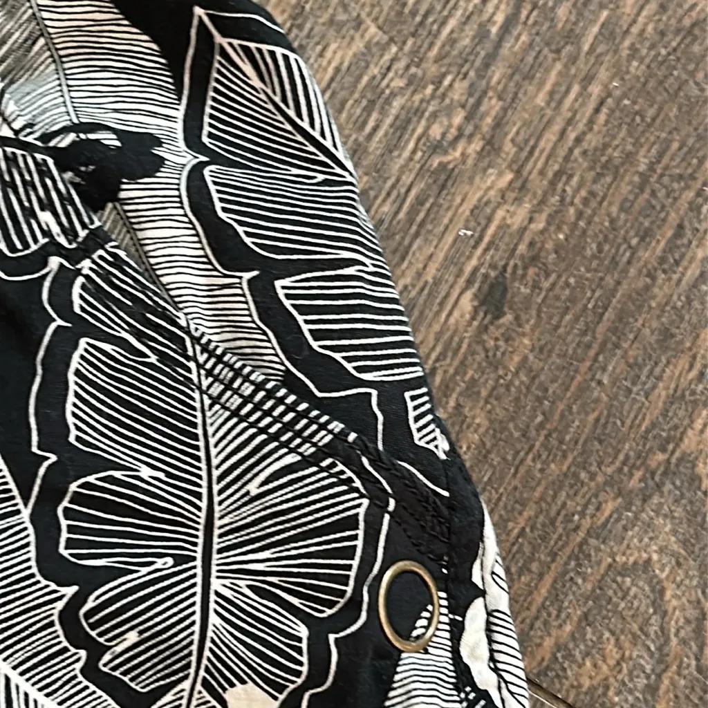 Croft‎ & Barrow black and white leaf print classic fit skort size 10 stretch - Image 3