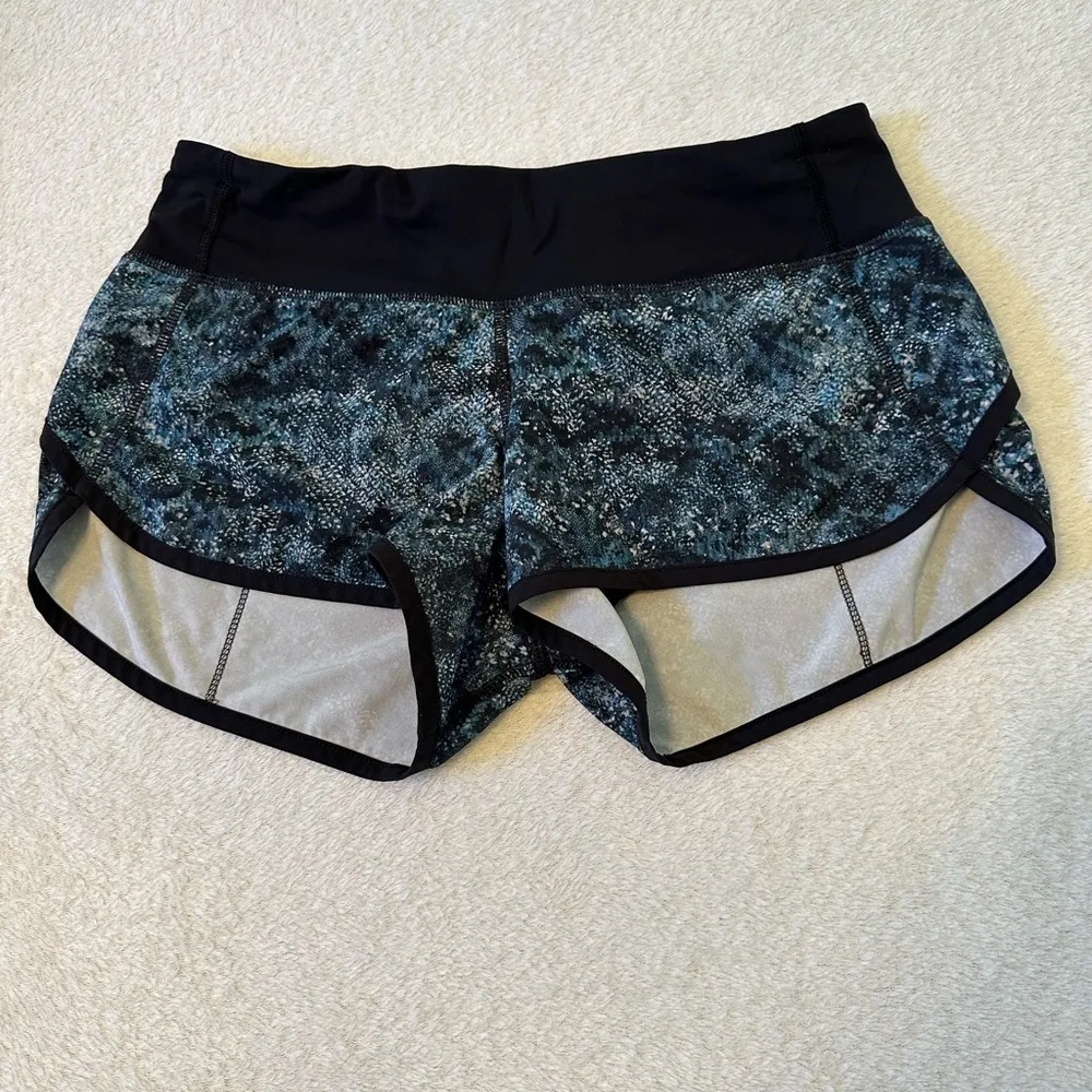 Lululemon Speed 2.5” Running Shorts in Fairisle size 4 - Image 3