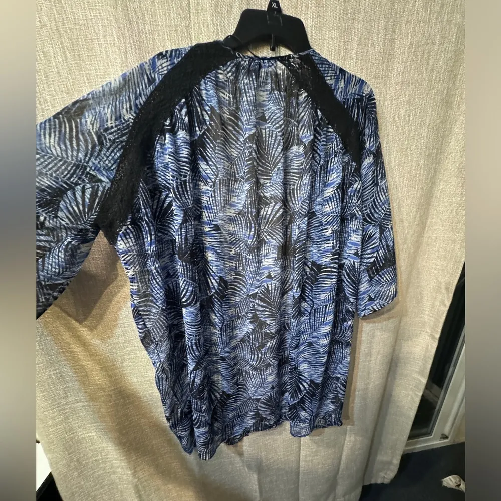 Express Sheer Kimono 3/4 sleeve black lace like details tag size is Large - Image 7