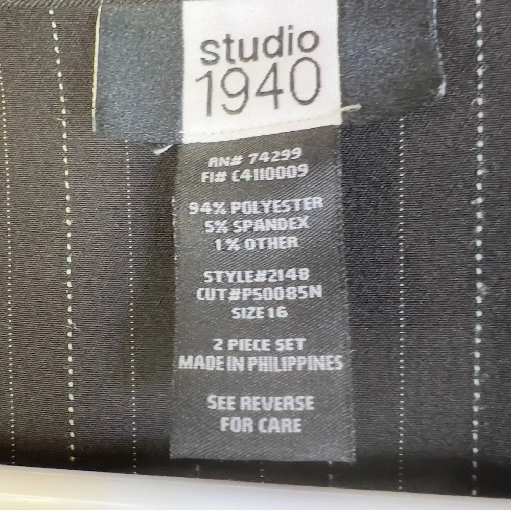 Studio 1940 SZ. 16 Black Button Front Jacket w/White Pin Stripe & Should… - Image 7