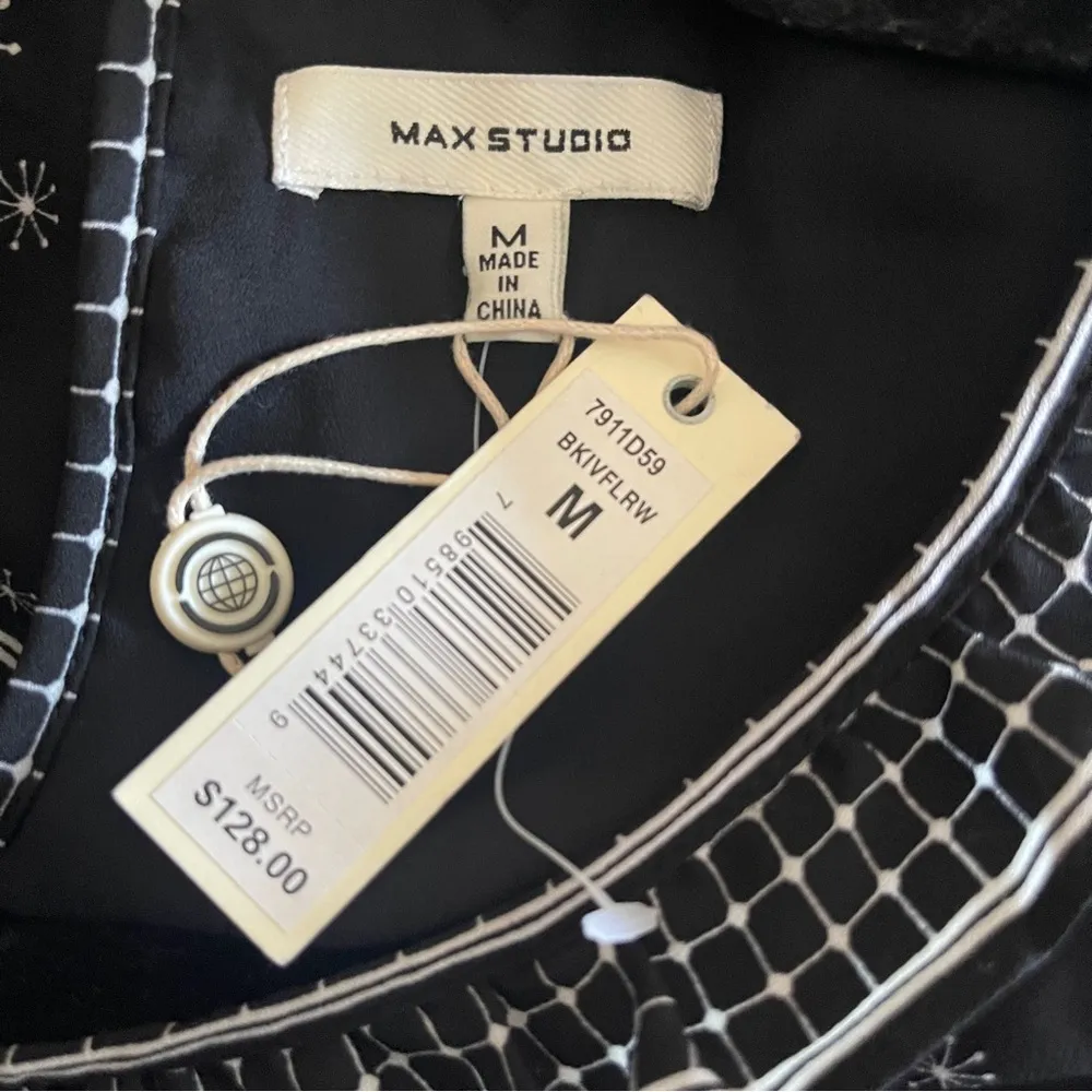 NWT MAX STUDIO Long Ruffle Sleeve Shift Dress, Medium - Image 7