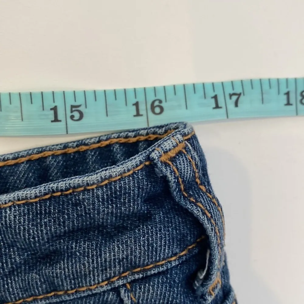 &Denim by H&M Women’s Medium Wash Blue Denim Jean Shorts Cuffed Hem EUC Sz 12 - Image 5