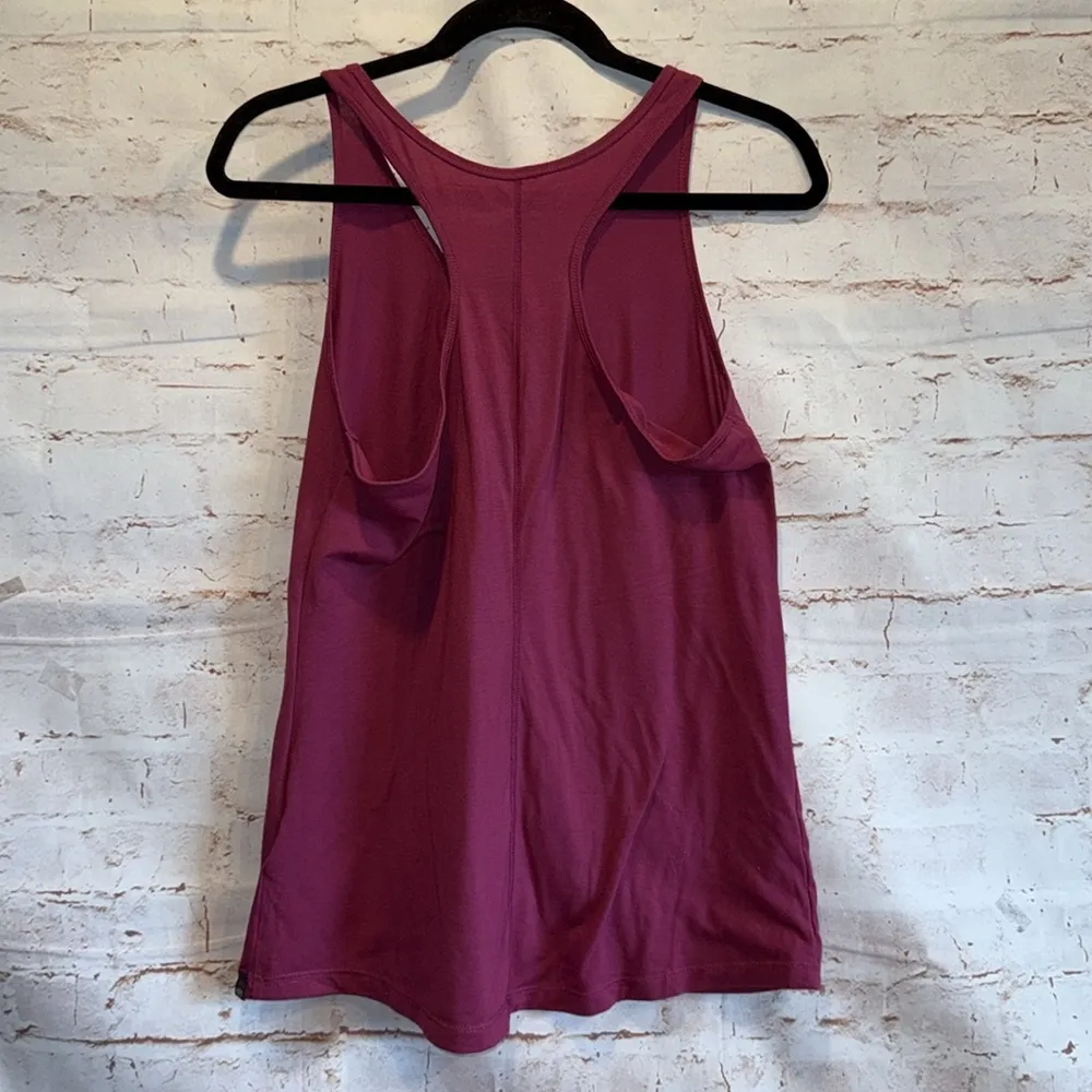 Mountain Hardwear Shirt Womens Medium Burgundy Tank Top V Neck Racerback M - Image 3