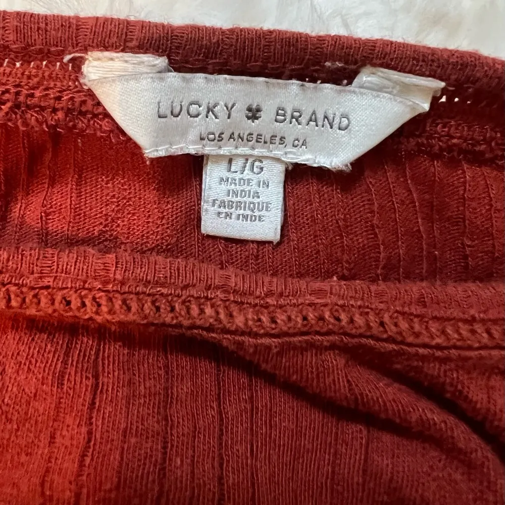 Lucky Brand Rust Flutter Sleeve Blouse with Tie Adjustable sides Size Large - Image 4