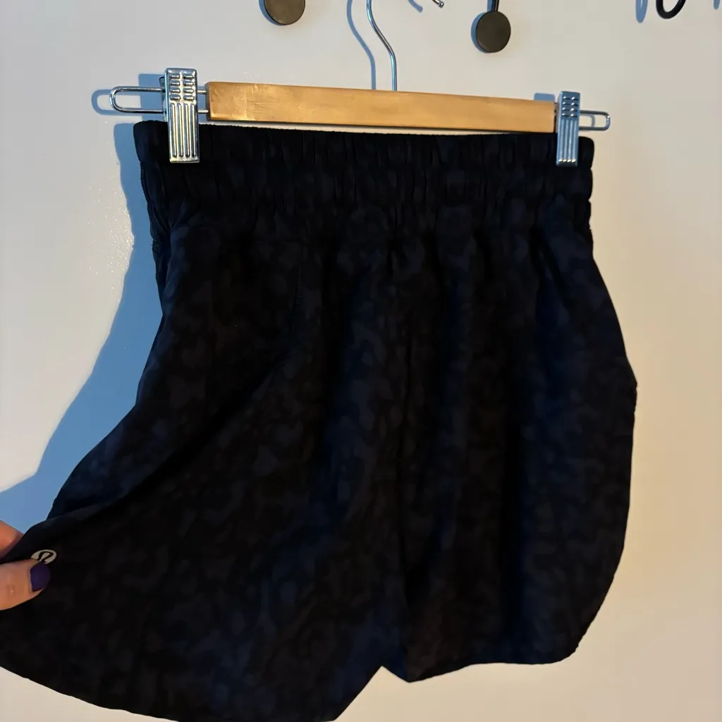 Lululemon Track That Mid Rise Lined Shorts 5" - Size 4 - Excellent Condition - Image 6