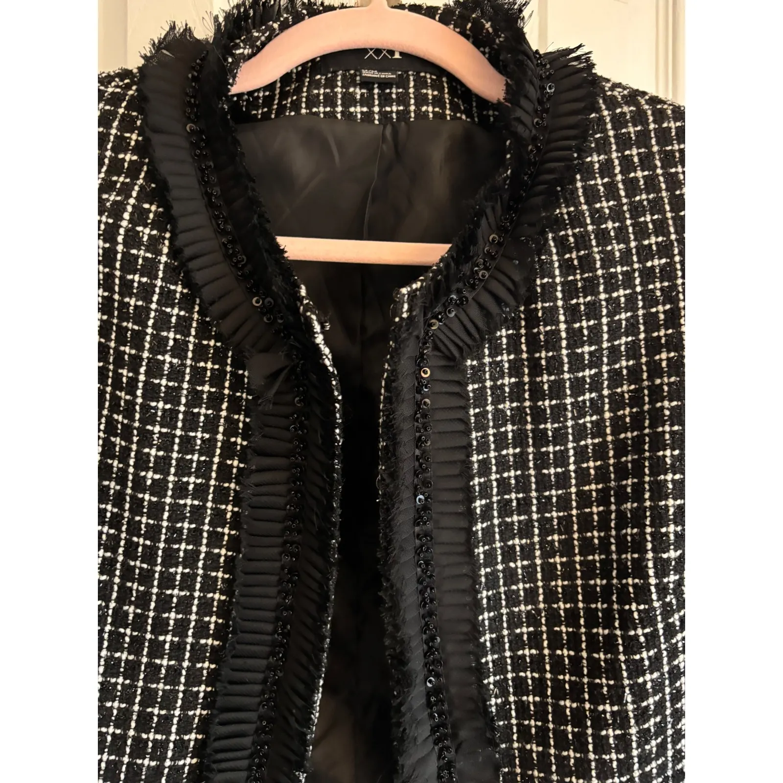 Forever 21 Black & White Tweed Ruffle-Trim Jacket Size Medium – Gorgeous Details - Image 6