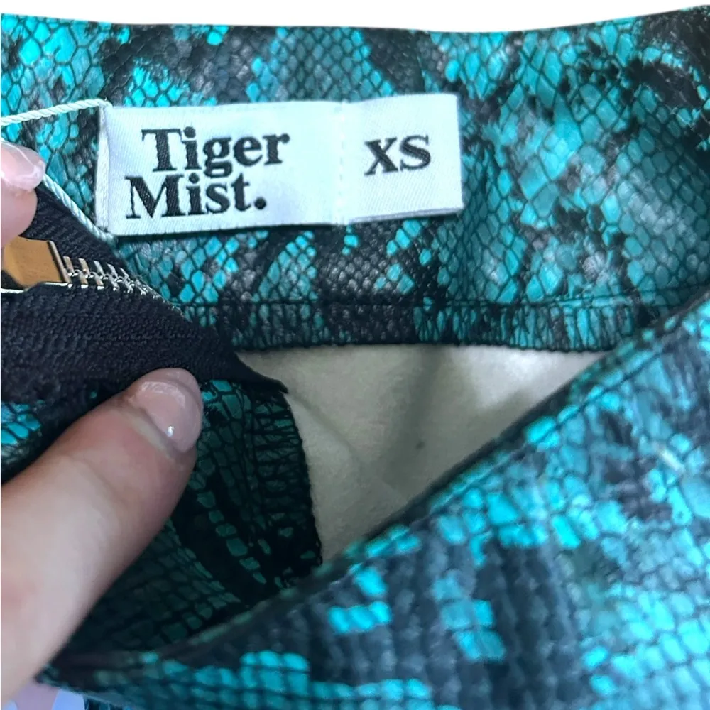 Tiger Mist Faux Snakeskin Mini Skirt Size XS NEW Blue Snake - Image 8