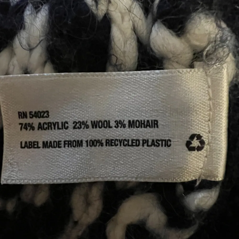 GAP Fair Isle Shaw Cardigan size large warm navy blue and white sweater - Image 7